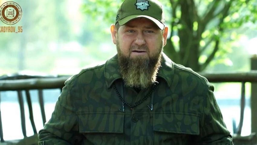 Kadirov egy Louis Vuitton ingben pózolt a taktikai kabát helyett - Mandiner