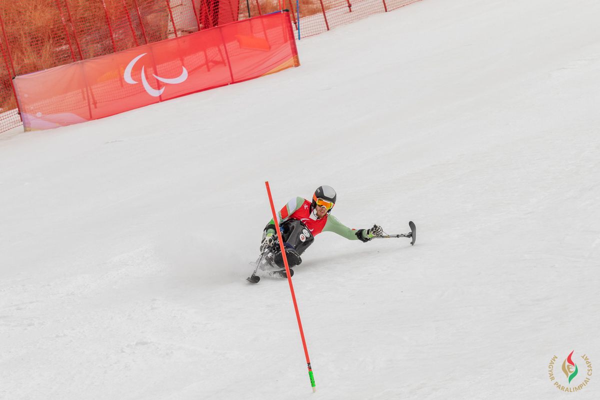 Dumity Richárd élete első téli paralimpiáján előkelő helyen végzett a második versenyszámában, szlalomban, ülősí kategóriában. Fotó: Hoffer Szilvi/Magyar Paralimpiai Bizottság