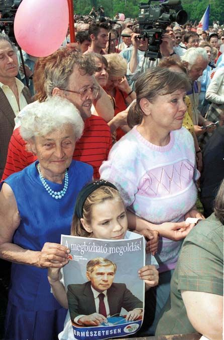 Az MSZP politikai fóruma 1994-ben a Városligetben. Horn Gyula pártja 1,78 millió szavazatot kapott a választáson,  ami óriási sikert jelentett.<br>Fotó: MTI / SOÓS LAJOS