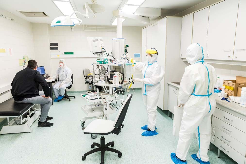 - A Honvédkórház koronavírusos betegek fogadására átalakított részlege  2020 májusában. Az államtitkár szerint fel kell készülnünk a további járványokra <br> Fotó: MTI / Mónus Márton