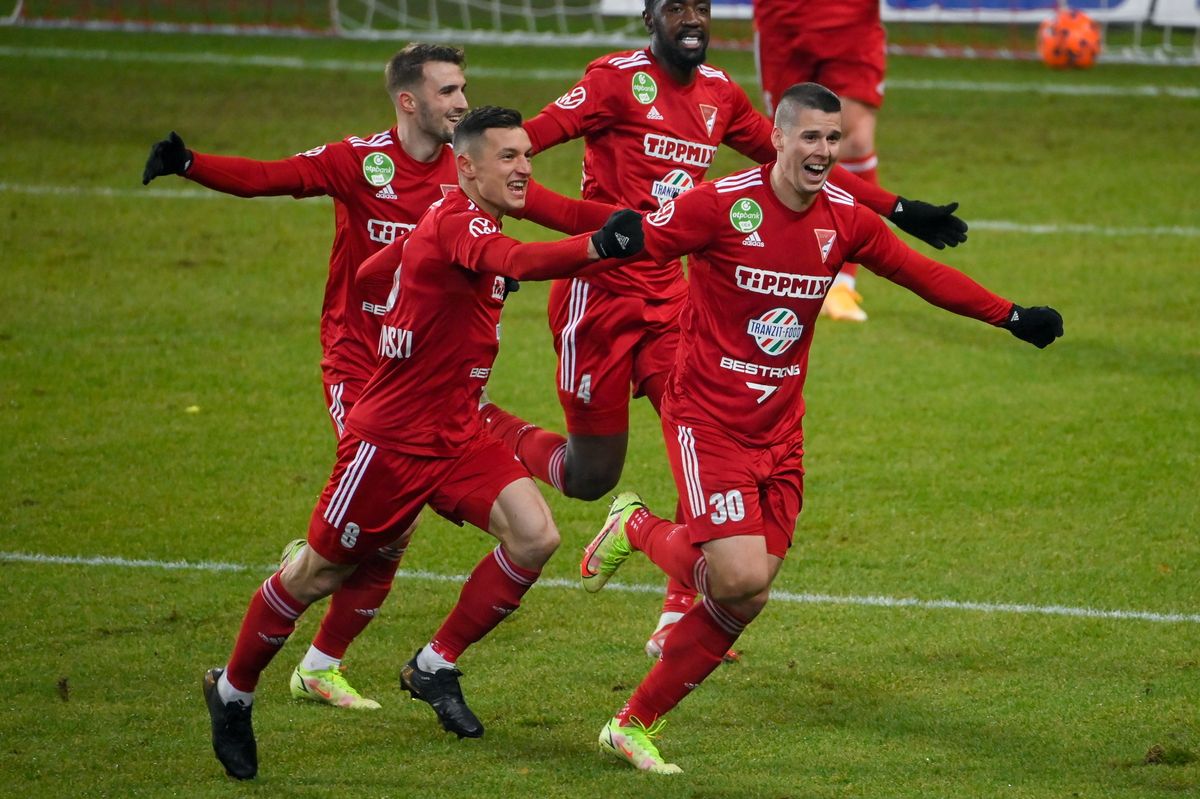 A Debrecen második gólját követő ünneplés. Fotó: MTI/Czeglédi Zsolt