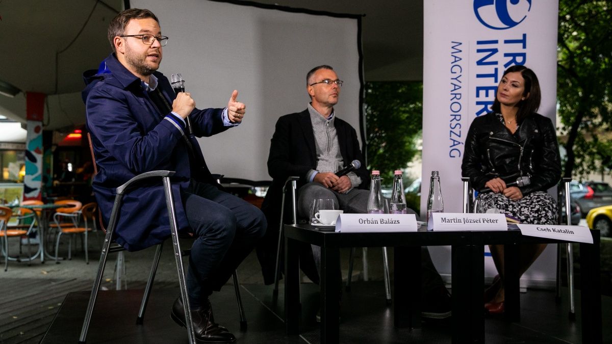 „Melyik párt politikusa tört be médiumokhoz újságírókat számonkérni?” – Orbán-Cseh-vitán jártunk - Mandiner