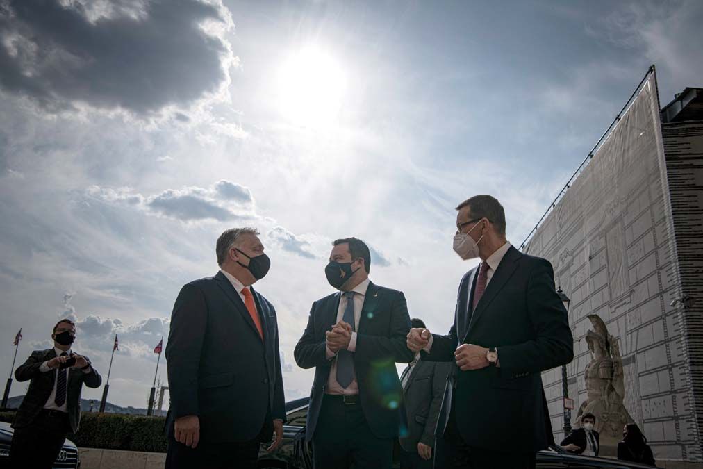 Orbán Viktor, Matteo Salvini és Mateusz Morawiecki lengyel miniszterelnök háromoldalú találkozója a Karmelita kolostorban 2021. április 1-jén <br> Fotó: MTI / Miniszterelnöki Sajtóiroda / Benkő Vivien Cher,