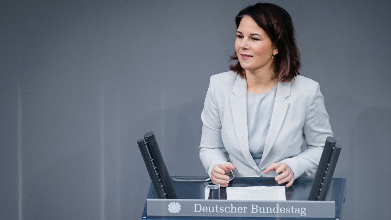 Annalena Baerbock a Bundestagban beszél. Fotó: FELIX ZAHN / PHOTOTHEK / DPA PICTURE-ALLIANCE VIA AFP