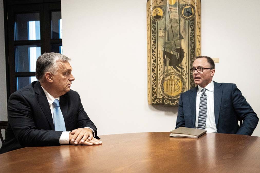 Orbán Viktor miniszterelnök és Dan Schneider megbeszélése a Karmelita kolostorban szeptember 23-án a Miniszterelnöki Sajtóiroda által közreadott képen. <br> Fotó: MTI / Miniszterelnöki Sajtóiroda / Fischer Zoltán 