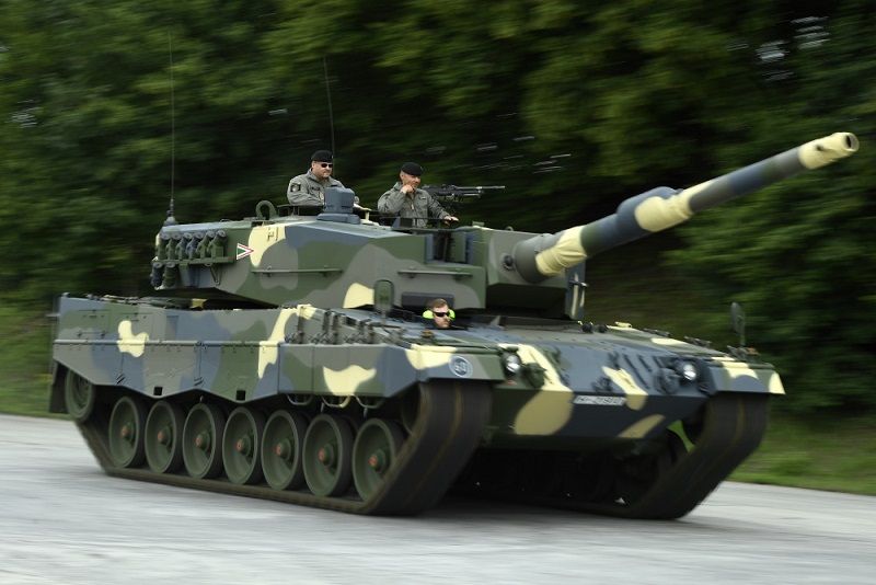 A Leopard 2-es továbbfejlesztett változatával immár a magyar hadsereg is rendelkezik. Fotó: MTI/Koszticsák Szilárd