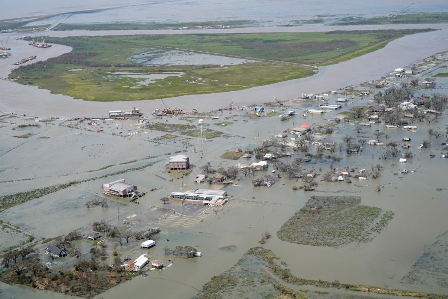 Légi felvétel a pusztítás nyomairól a Laura hurrikán elvonulása után a Louisiana állambeli Lake Charles közelében 2020. augusztus 27-én.<br>Fotó: MTI/AP/David J. Phillip