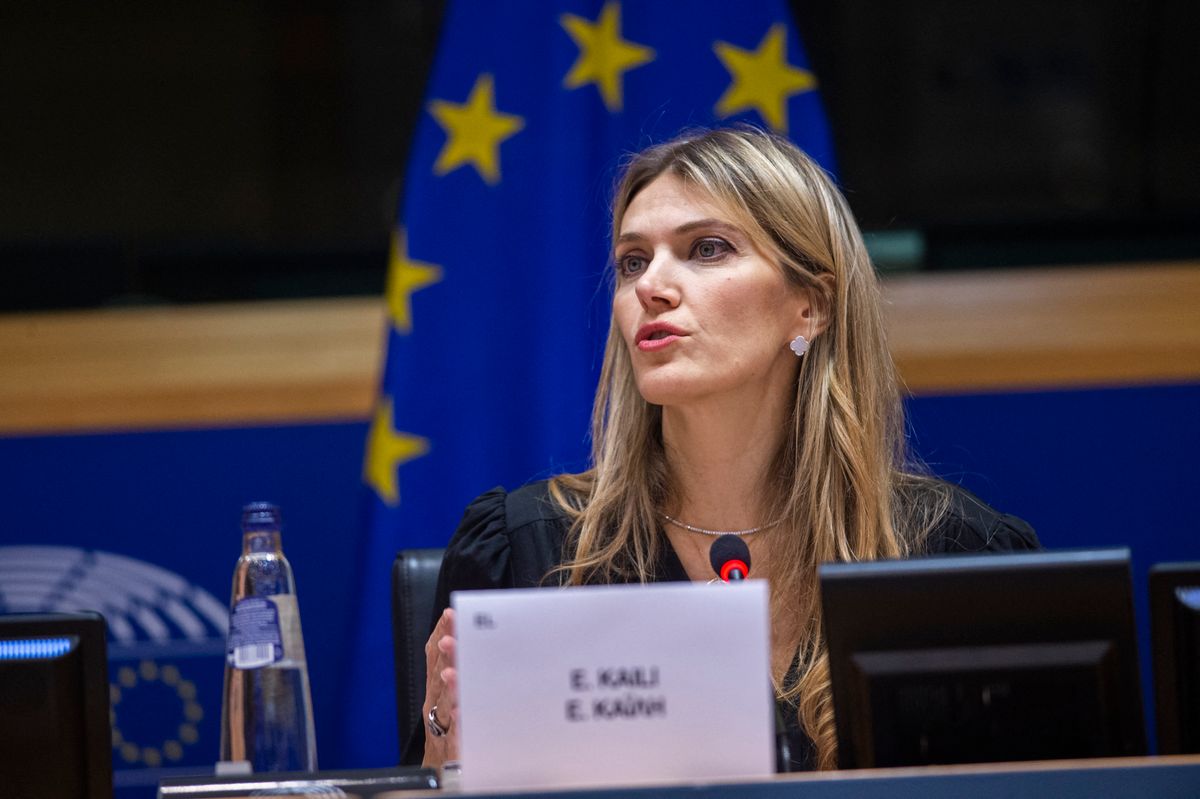 Eva Kaili EP-képviselő, az EP akkori alelnöke beszél egy brüsszeli díjátadó ünnepségen 2022. december 7-én  (forrás: Eric VIDAL / EUROPEAN PARLIAMENT / AFP)