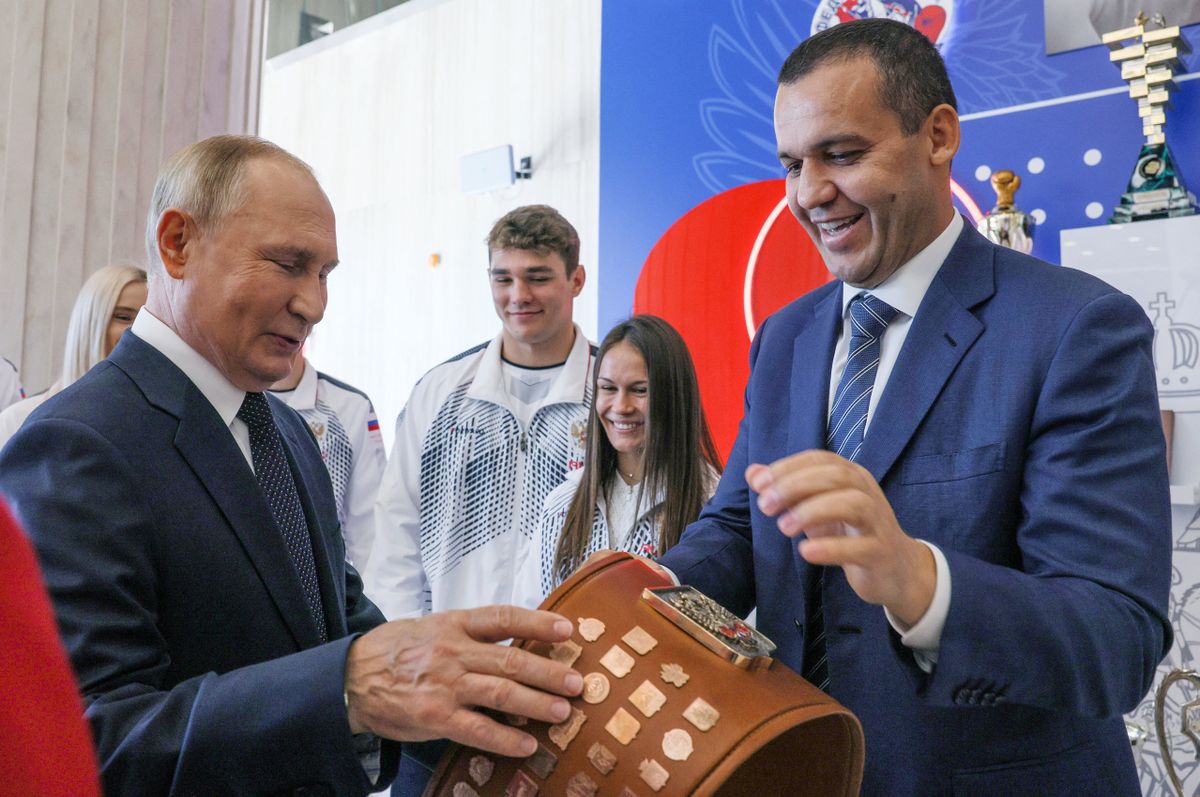 A képen: Vlagyimír Putyin és Umar Kremljov. Fotó: Gavriil Grigorov / SPUTNIK / AFP