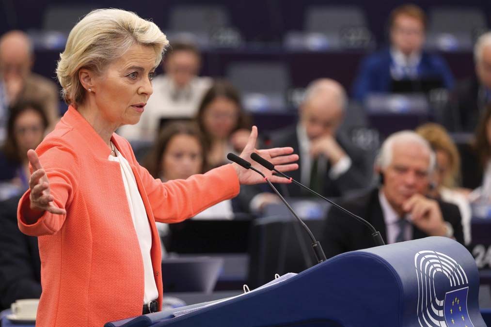Ursula von der Leyen, az Európai Bizottság elnöke felszólal az Európai Parlament plenáris ülésén Strasbourgban 2022. október 5-én <br> Fotó: MTI / EPA / Julien Warnand