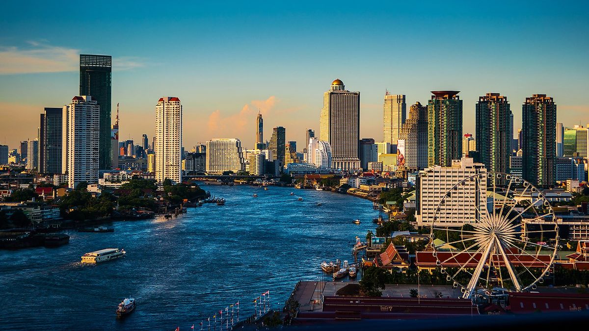 Bangkok látkép: több mint egy magyarországnyi lakosa van Thaiföld fővárosának (fotó: Wikipedia)