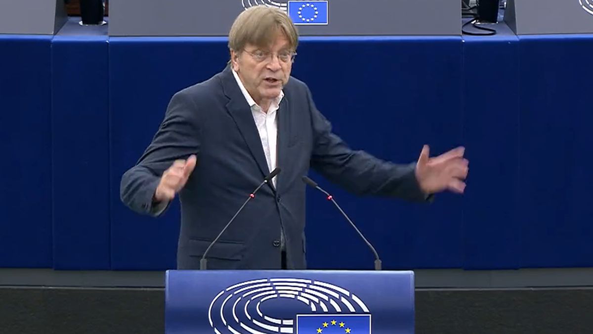 Új ötlettel állt elő Verhofstadt: így kerülné ki Orbán vétóját
