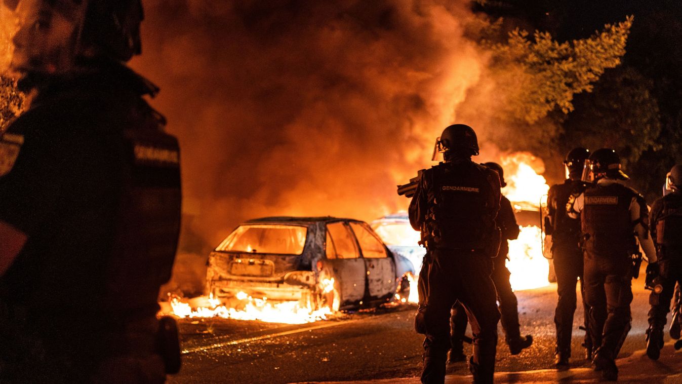 FRANCE - CAR ON FIRE