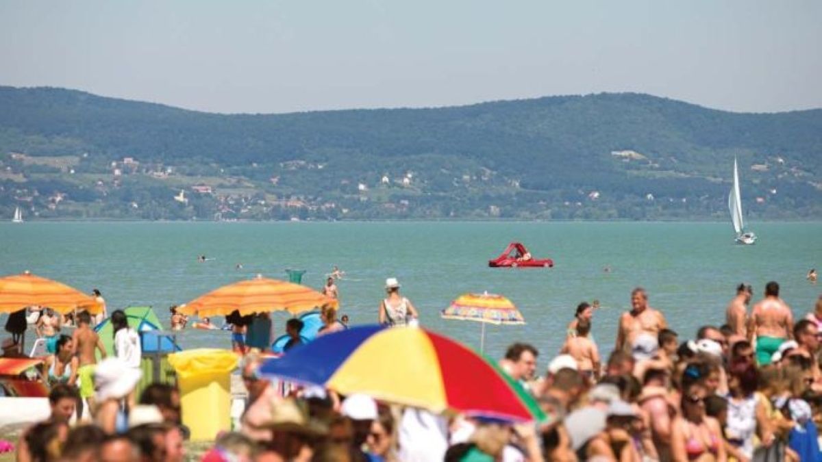 Nem vált be a baloldali hecckampány – szeptemberben is tele lehet a Balaton