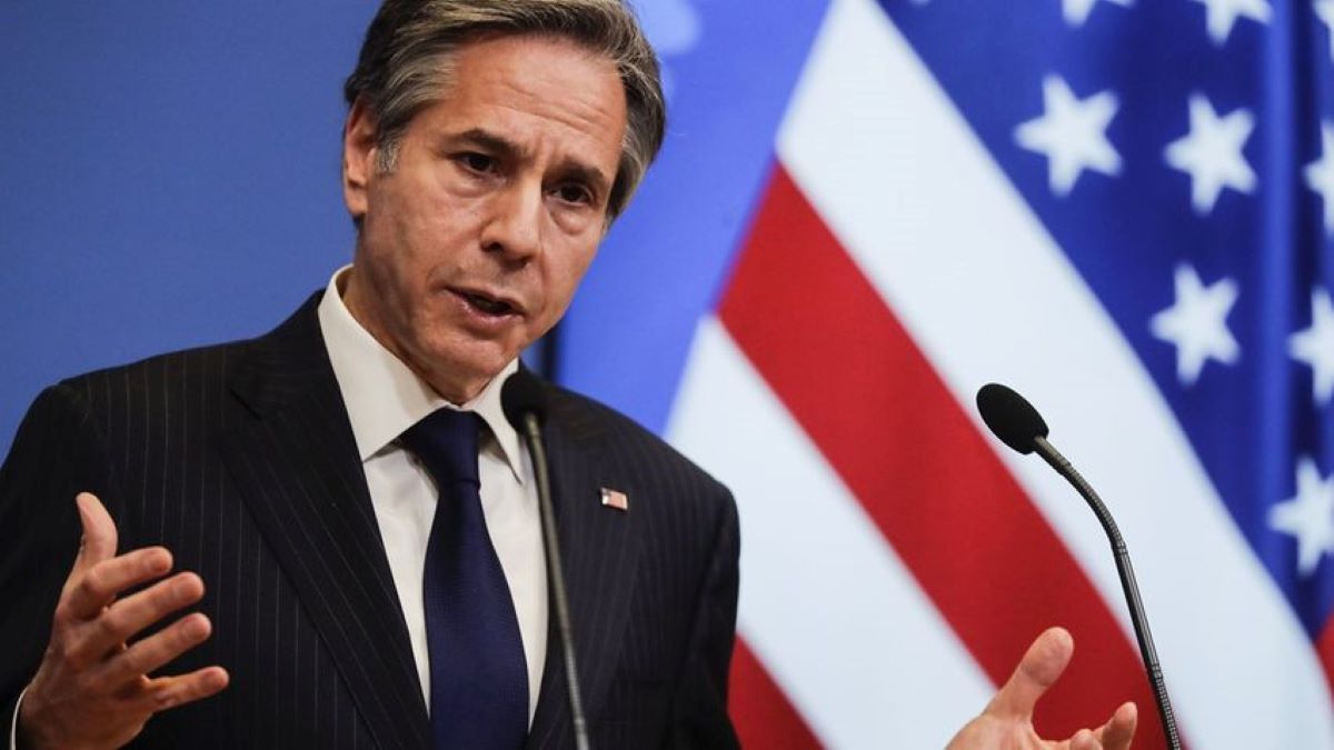 Videón, ahogy Antony Blinken megérkezik Kijevbe