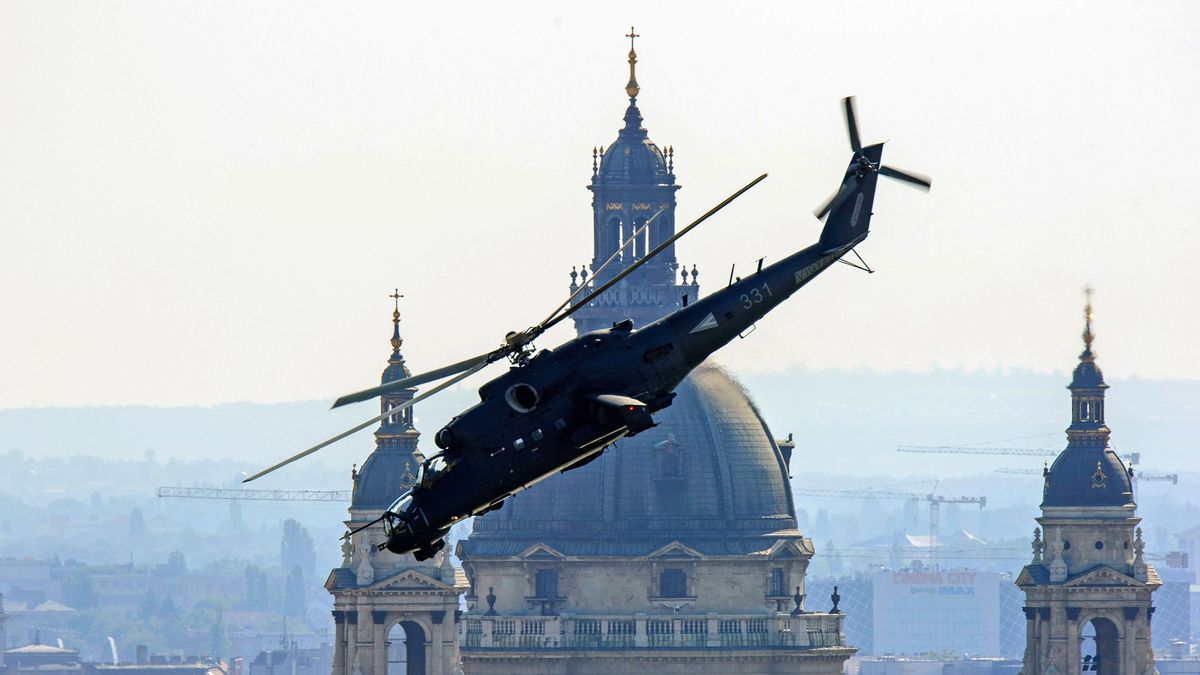 Bréking: A Balatonba zuhant egy helikopter