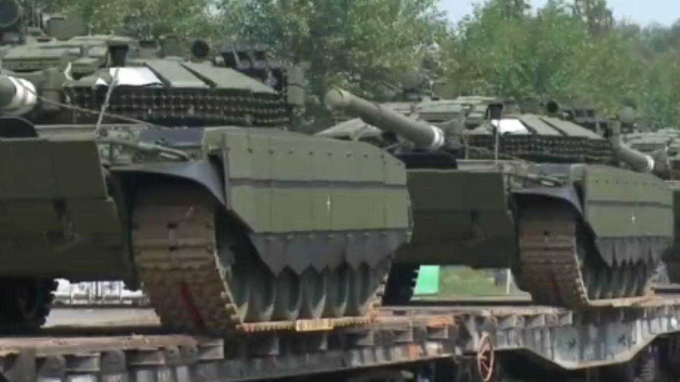 Új, T-72B3 és T-90M harckocsikat kapott az orosz hadsereg.