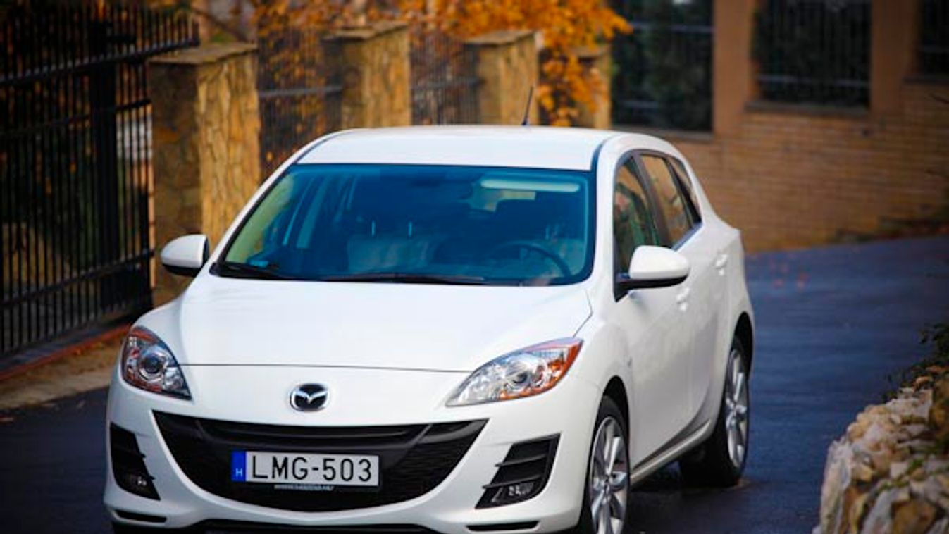 Mazda3 2.0i-stop: sportosnak látszó tárgy