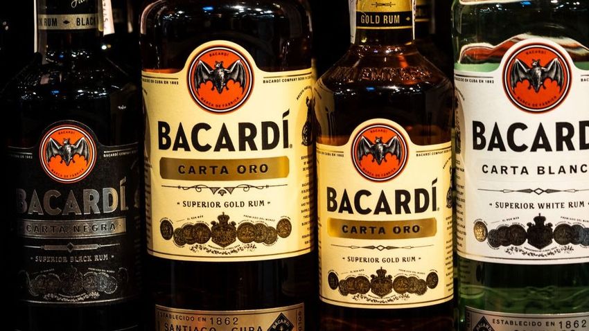 Bacardi Rum alkoholos italok sorai a boltban.