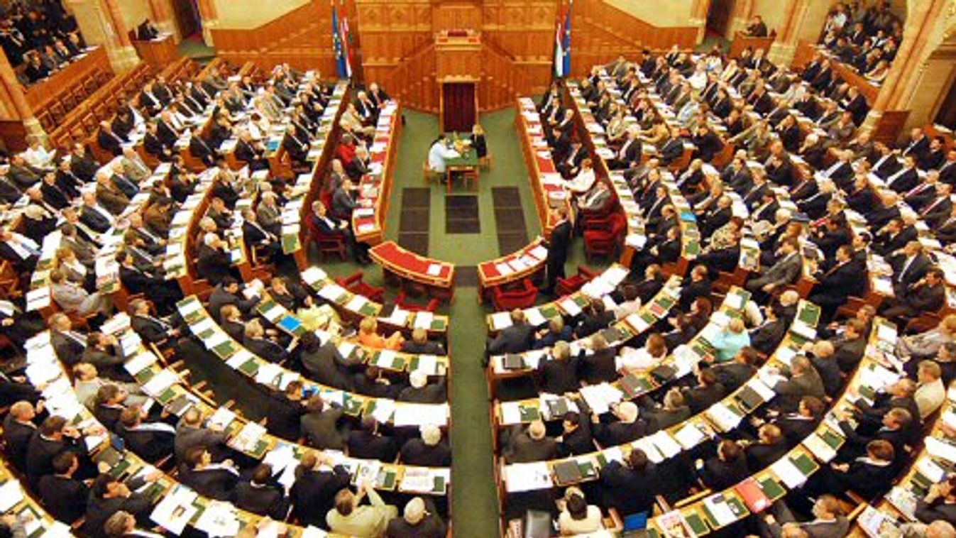 Fele önkormányzat, 199 fős parlament!
