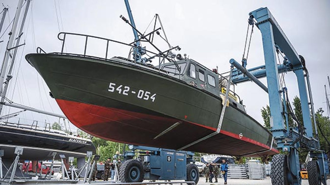 Vízen a Baja - Tűzszerész járőrhajó a Balatonon