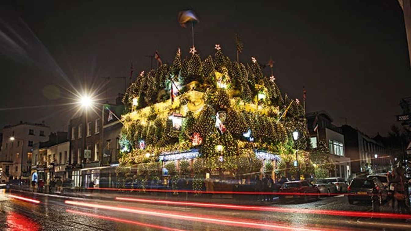 Kensington's The Churchill Arms Lights Up For Christmas