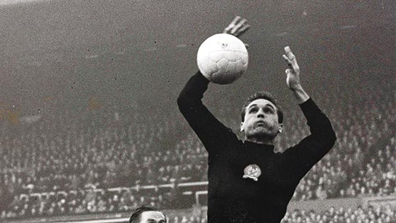 Popperfoto. The Book. Volume 1. Page 85. Picture 9. Football. 25th November 1953. Wembley Stadium, London. England 3 v Hungary 6. England's Stan Mortensen challenges the Hungarian goalkeeper, Grosics, during the match.