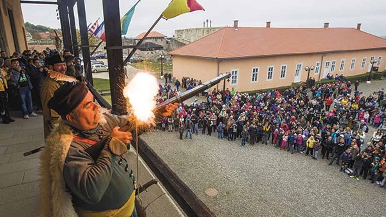 A török sereg eltakarodásának napja a várvédő hősök emléknapja