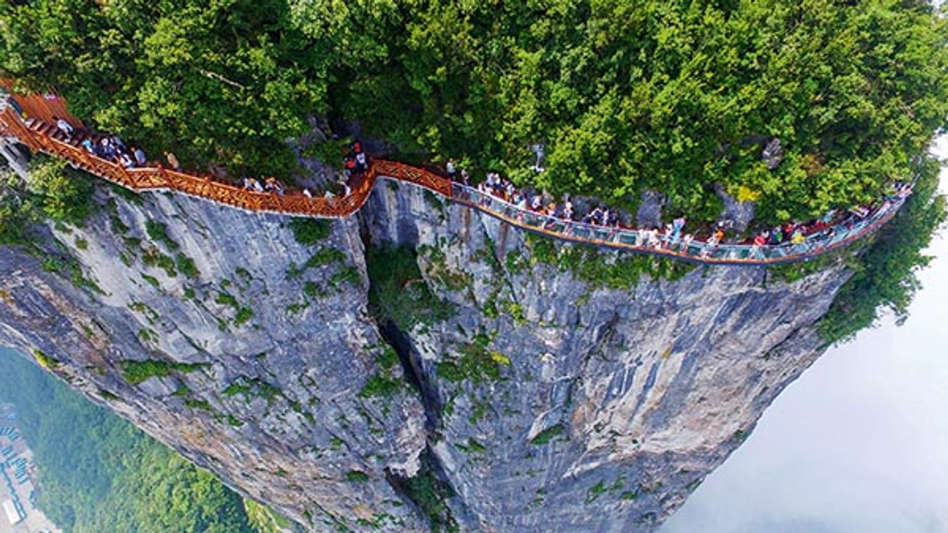 Glass Skywalk Overlooking Road Of 99 Turns 0pens In Zhangjiajie