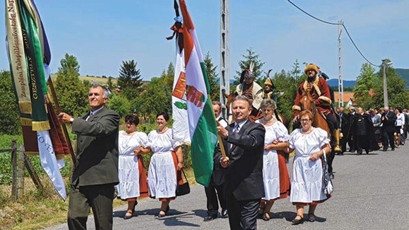 Bandérium, fúvósok, parlamenti válogatott - Kis falu, nagy buli