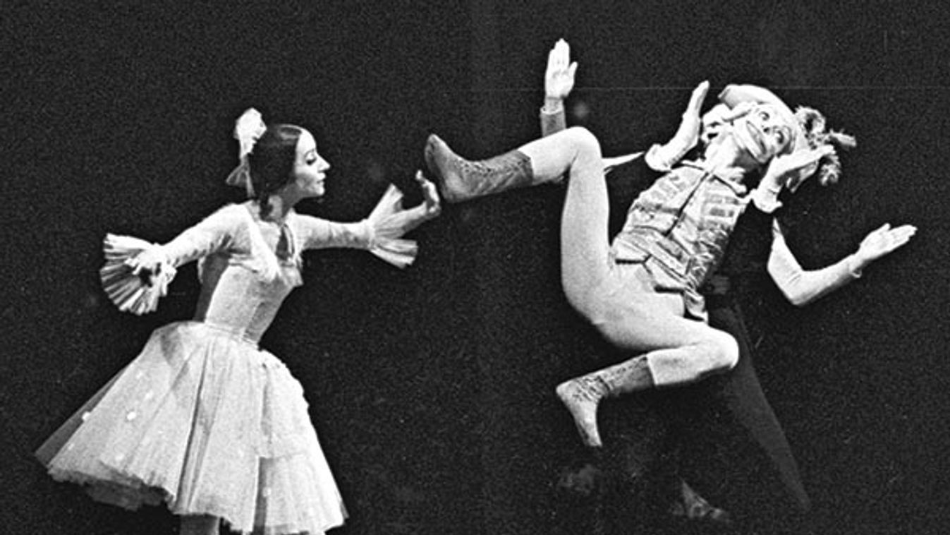 Natalia Bessmertnova, Alla Shcherbinina and Viktor Levashov on the Bolshoi's scene