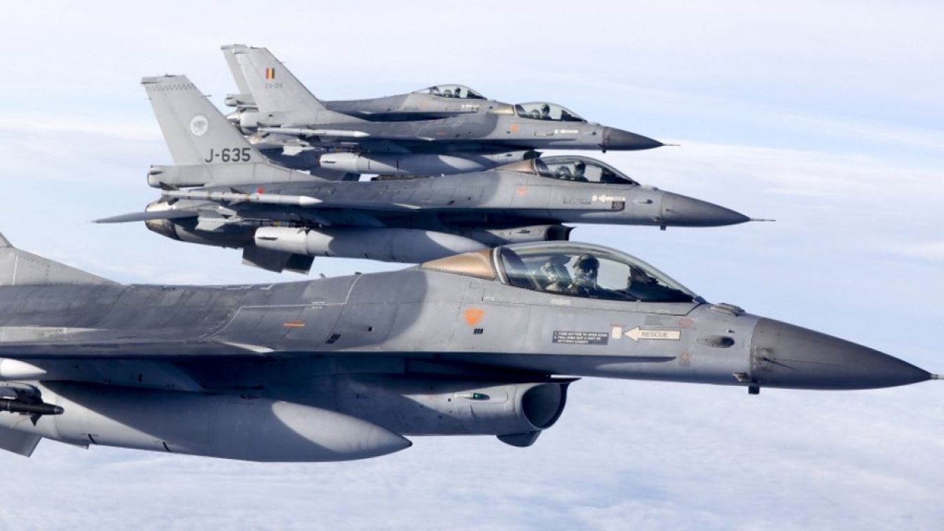 holland és belga F16 vadászgépek