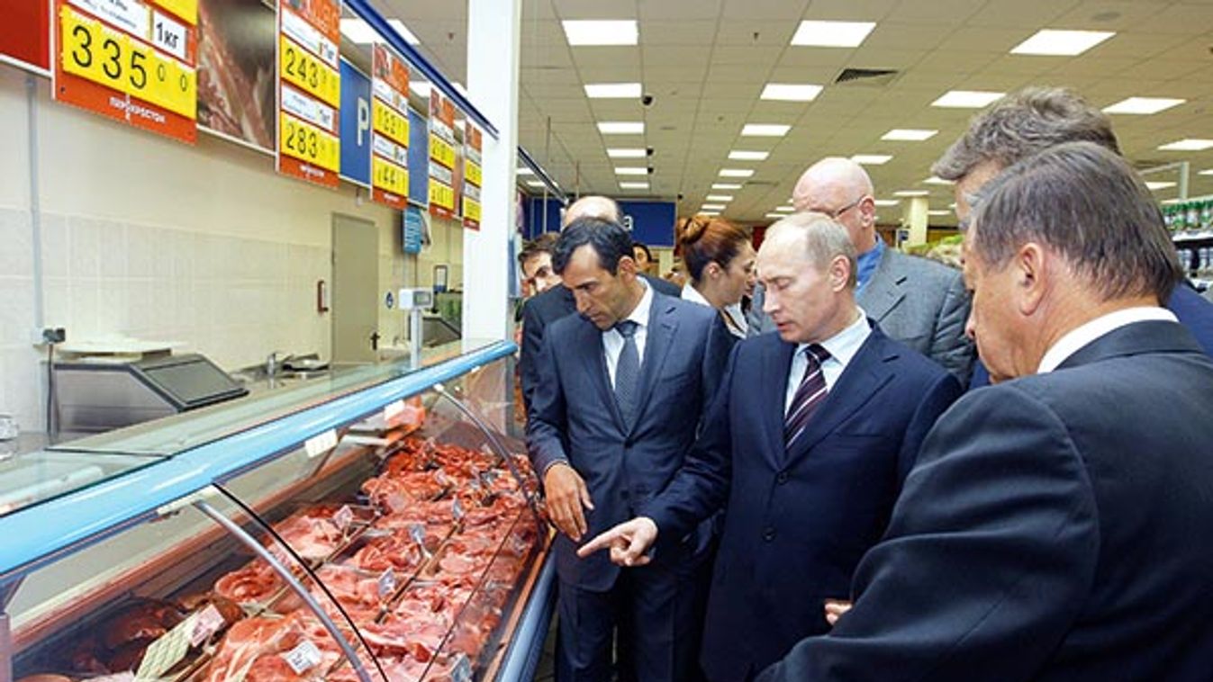 RUSSIA-POLITICS-CONSUMER-RETAIL-PUTIN