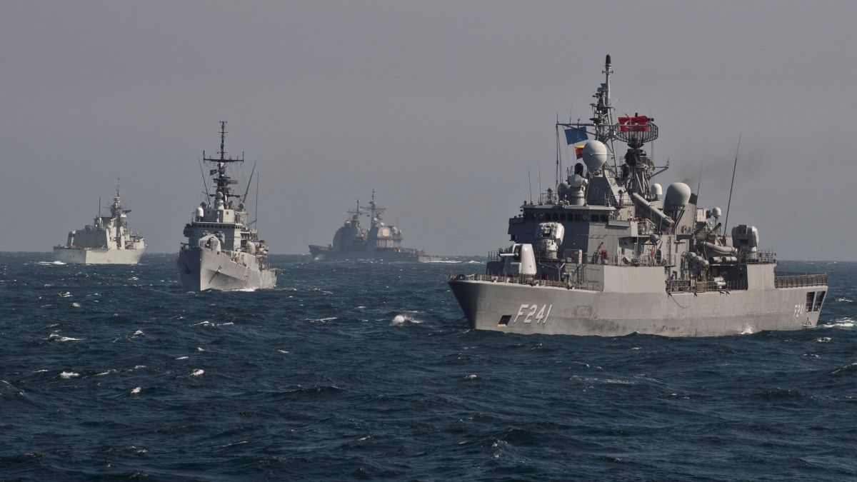 Nő a feszültség: uniós tagállam vizein gyakorlatozik az orosz flotta