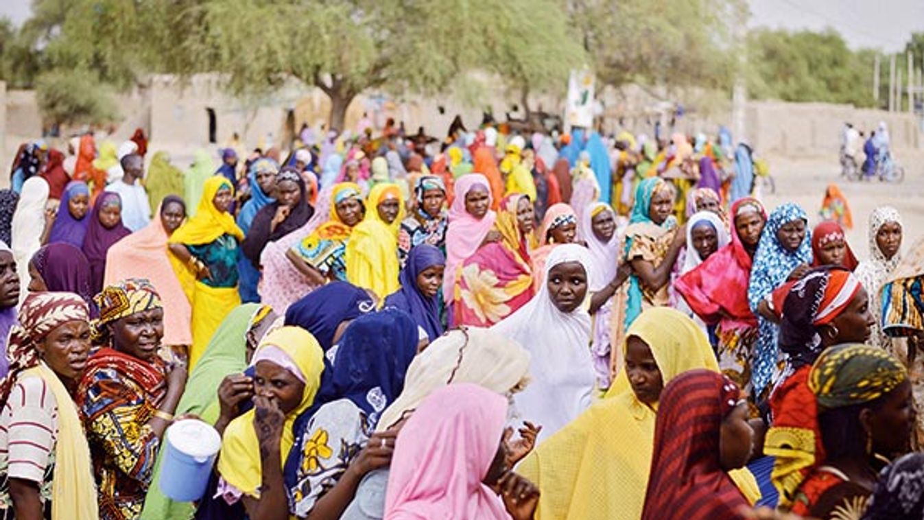 Nigerian women gather to register as refugees in Bosso.