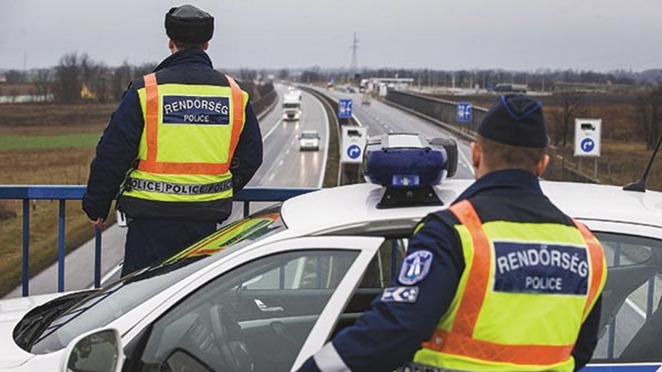 Alvókra támadt a banda, kilőtték a kocsijuk kerekét