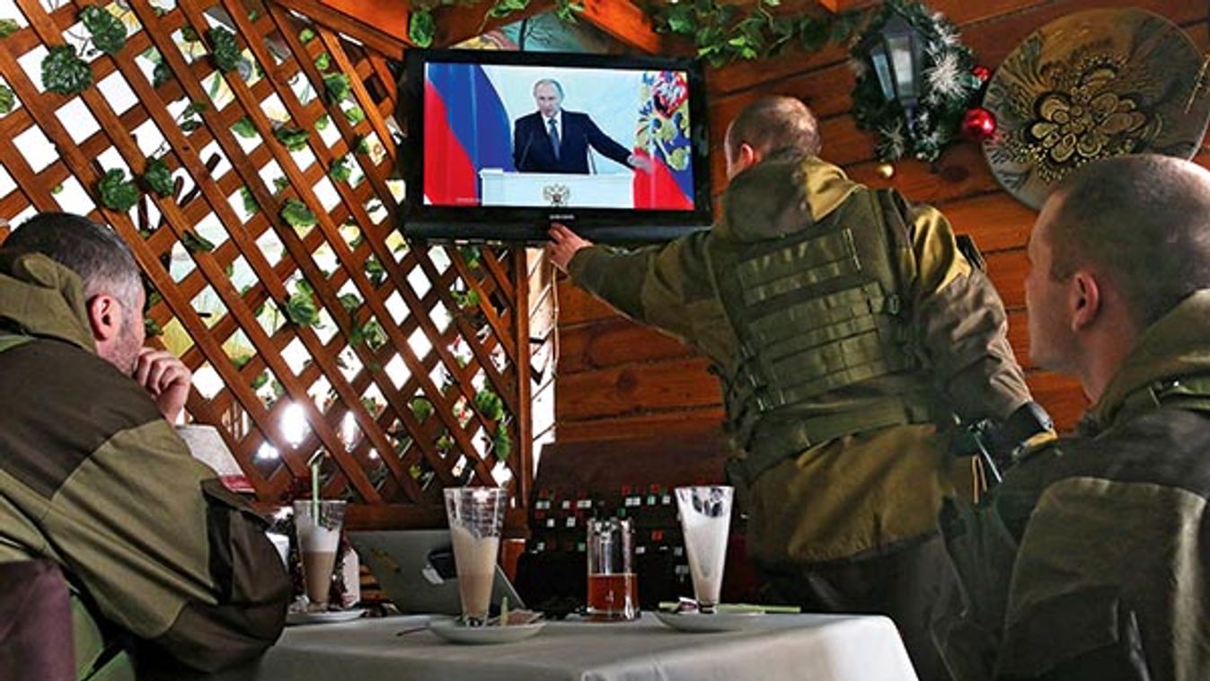 Russians watch TV broadcast of Putin's address to Federal Assembly