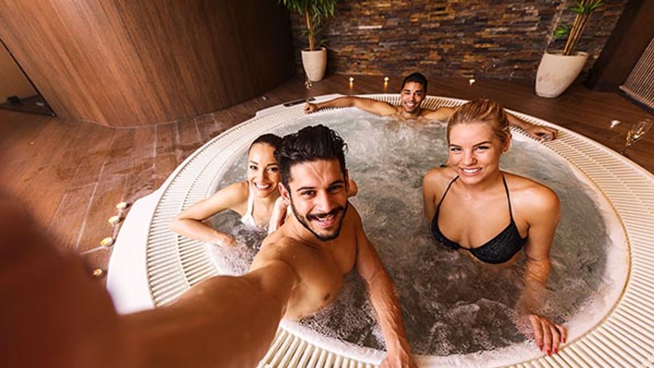 Mosolyok a jacuzziban - csak ne hervadjon le az arcokról a mosoly...