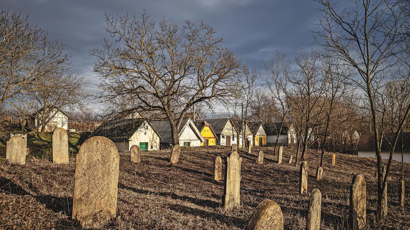 Mesefalu mozival, szőlővel, szeretettel