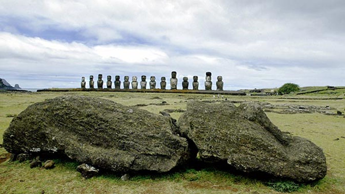 - PHOTO TAKEN 27OCT03 - A view of "Moai" statues at "Tongariki" bay on Easter Island, 4,000 km (2486..