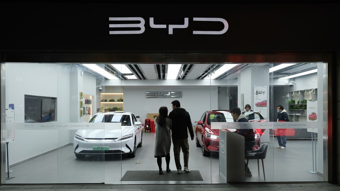 Shanghai.china-nov.27th,2021:,Byd,Ev,Car,Store,And,Customers.,Byd,Is