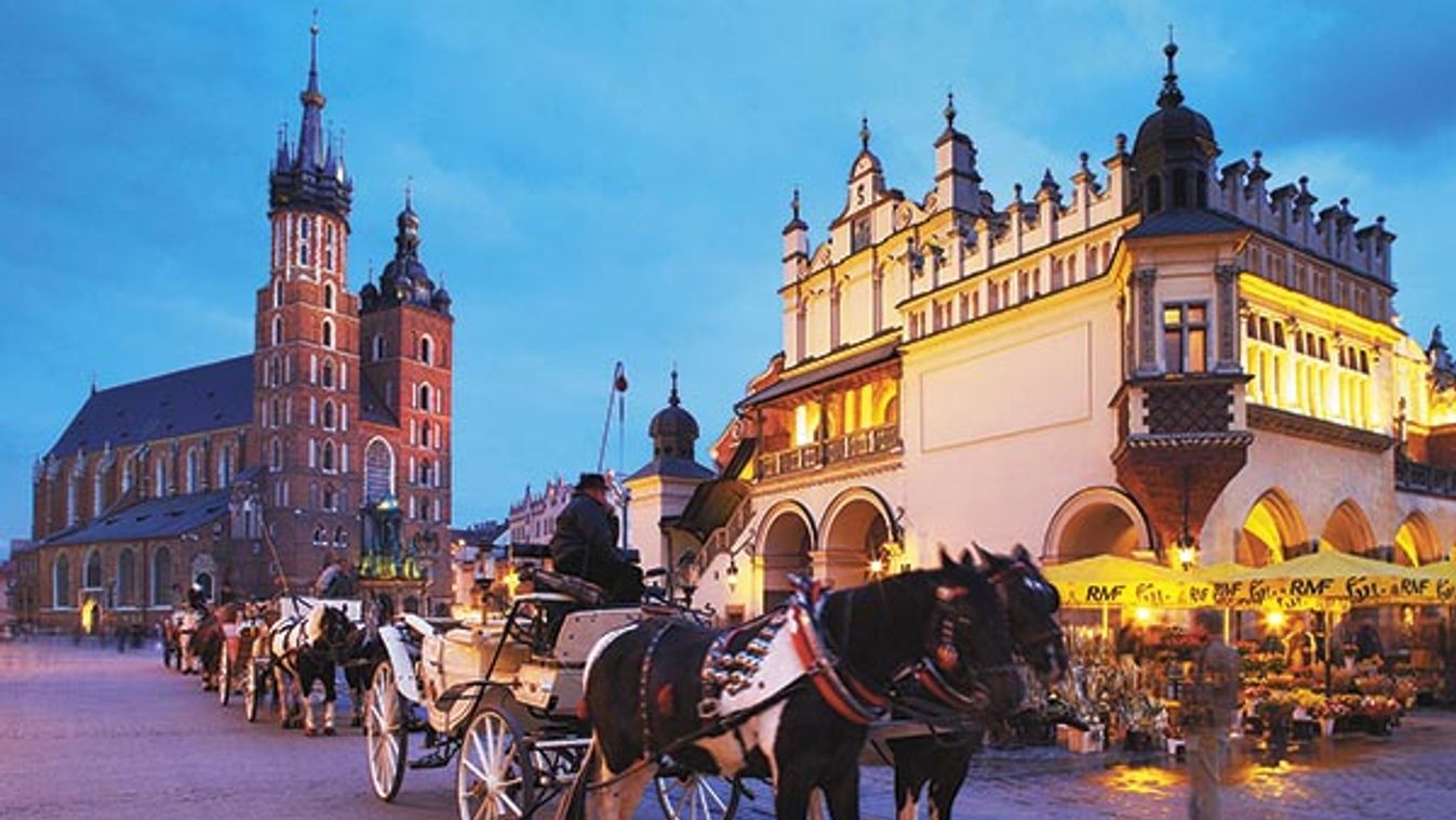 horse and carriage in front of the Church of St Mary and Cloth Hall in the Main Market Square Rynek