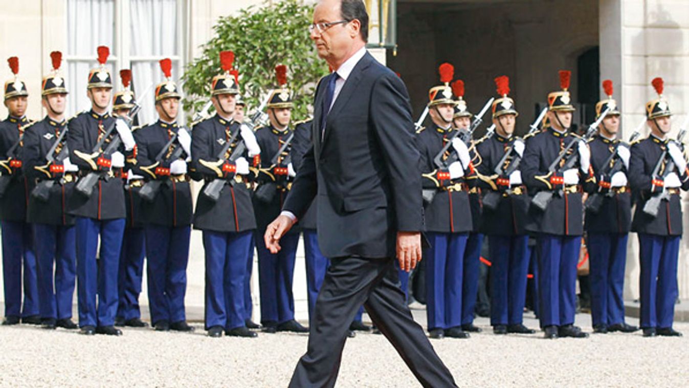 France's newly-elected President Francois Hollande arrives at the Elysee Palace for the handover ceremony with outgoing President Nicolas Sarkozy in Paris