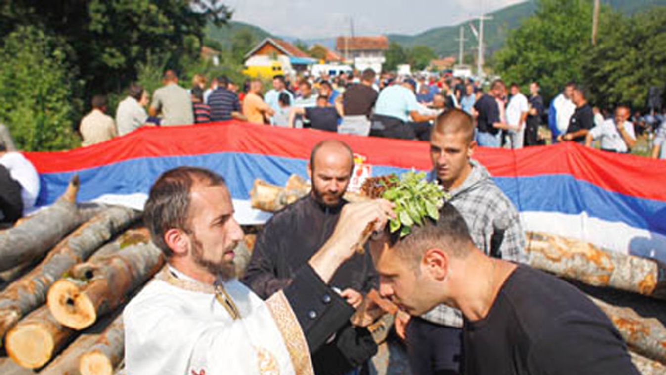 A Kosovo Serb orthodox priest conducts a religious service near the barricades in the village of Zupce near the town of Zubin Potok