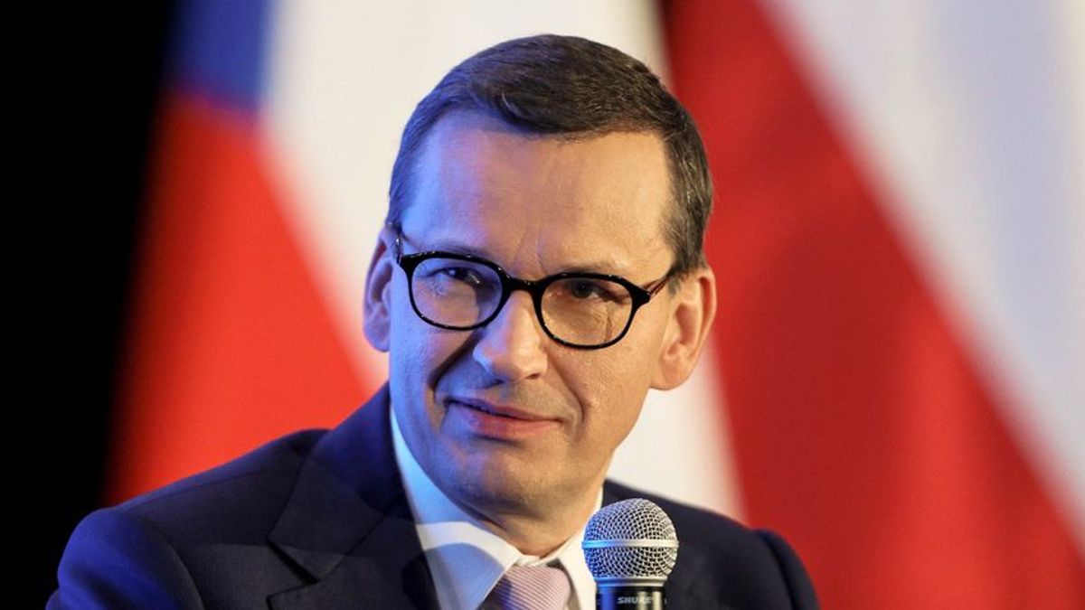 Morawiecki Tuskról: Visszatért, hogy végrehajtsa Weber és Merkel irányelveit