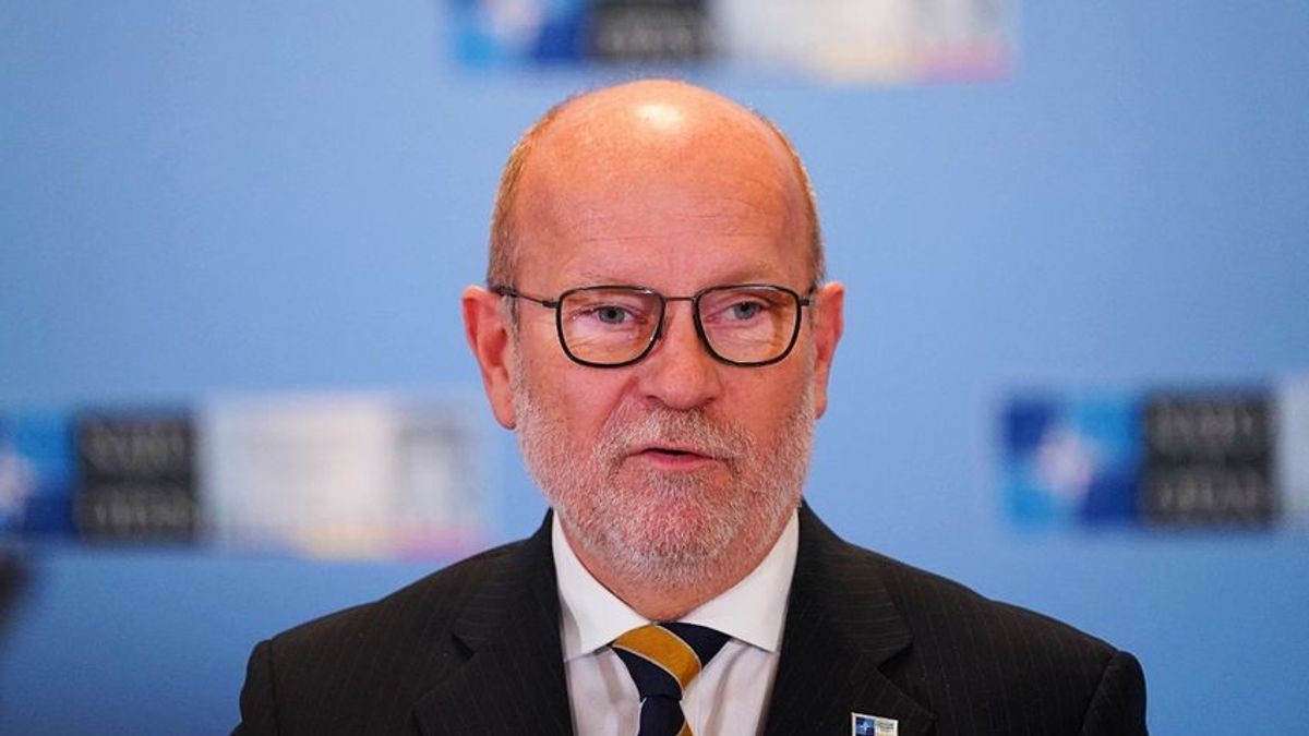 „Van különbség Orbán és Fico között: az előbbinek van taktikai érzéke, míg az utóbbinak nincs” – Ratislav Kácer egy francia lapban retteg