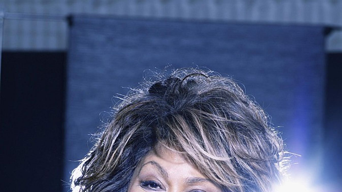 Tina Turner lebukott a hajával