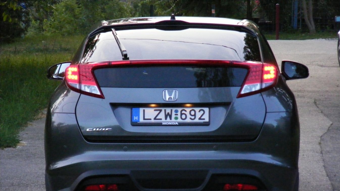 Honda Civic 1,8 Exe 5D: a hiperugrás még várat magára