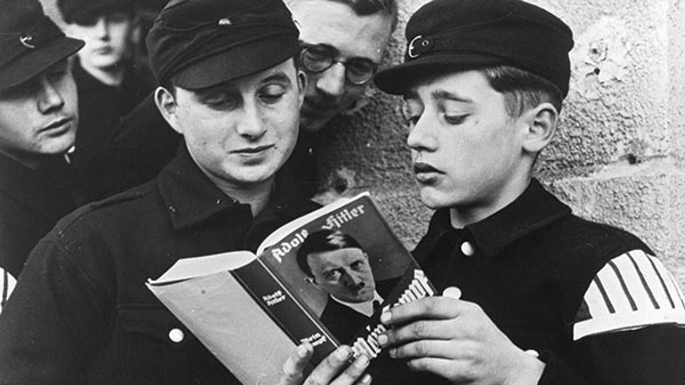 German security forces with Hitler’s Mein Kampf / 1939