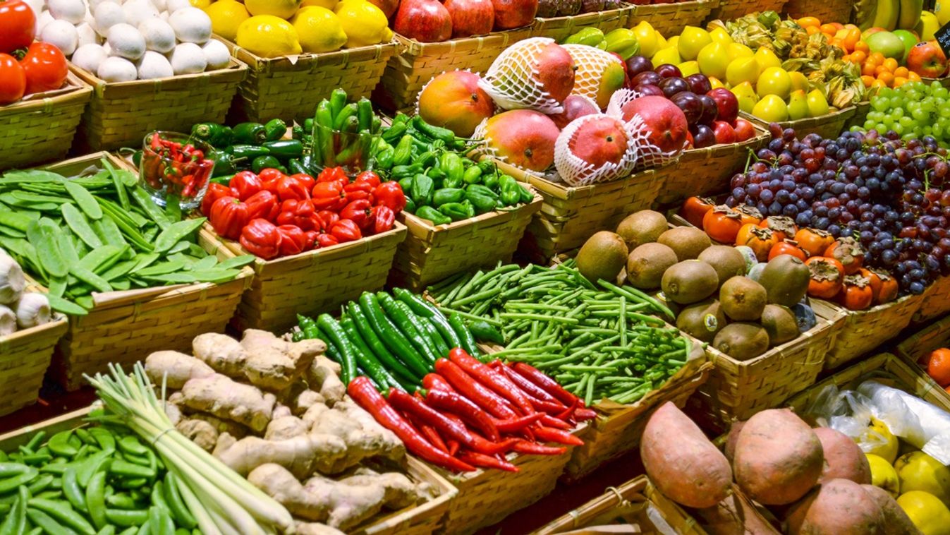 Fruit,Market,With,Various,Colorful,Fresh,Fruits,And,Vegetables